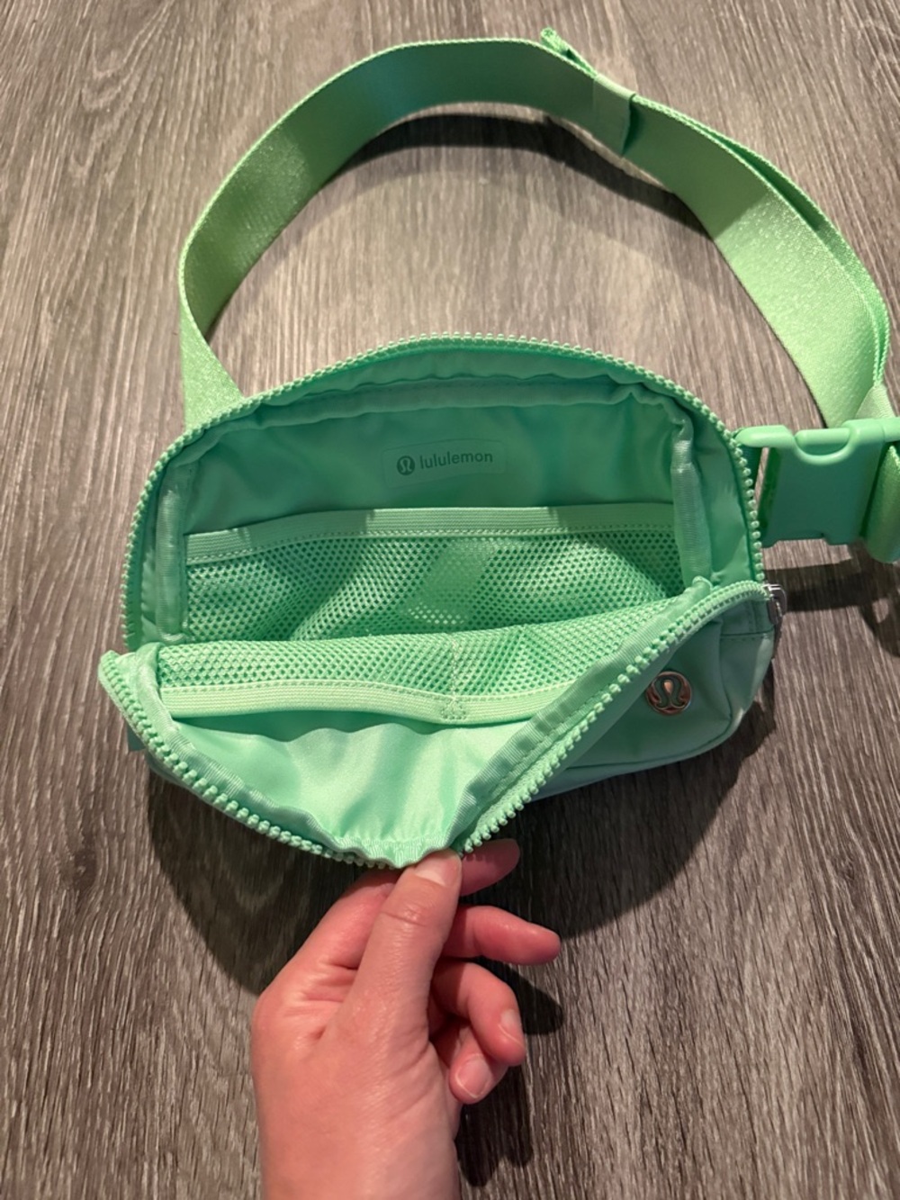 Lululemon Everywhere belt bag 1L. Mint Green Citra Lime. - Picture 3 of 3